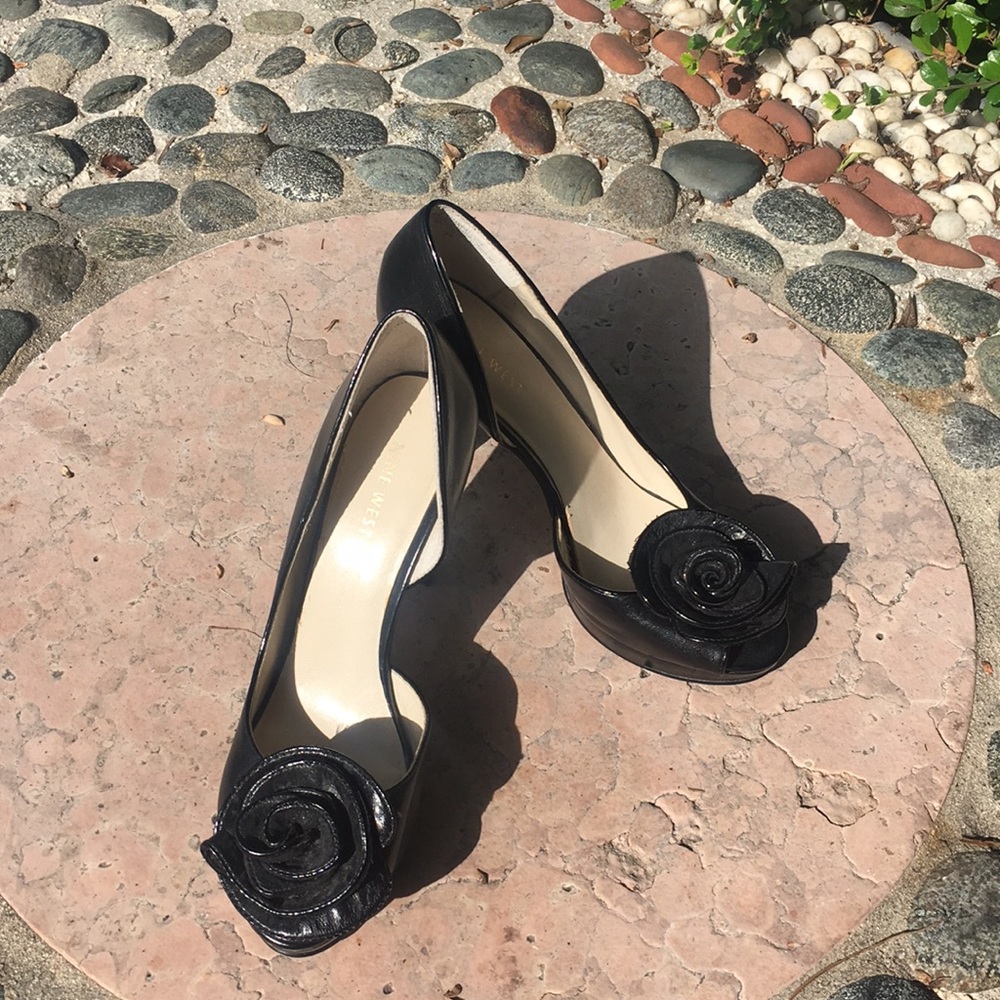 Nine West leather black heels with rose